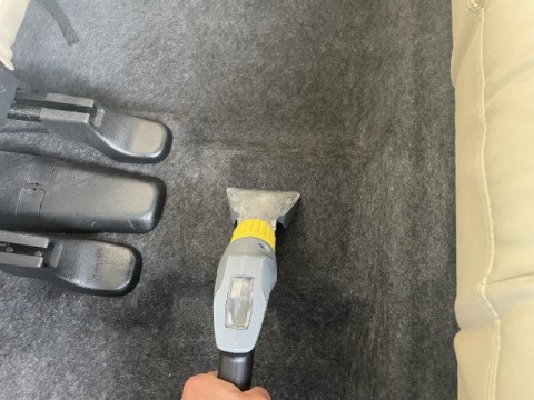 守山市にて、車内クリーニングの施工をさせて頂きました。サムネイル