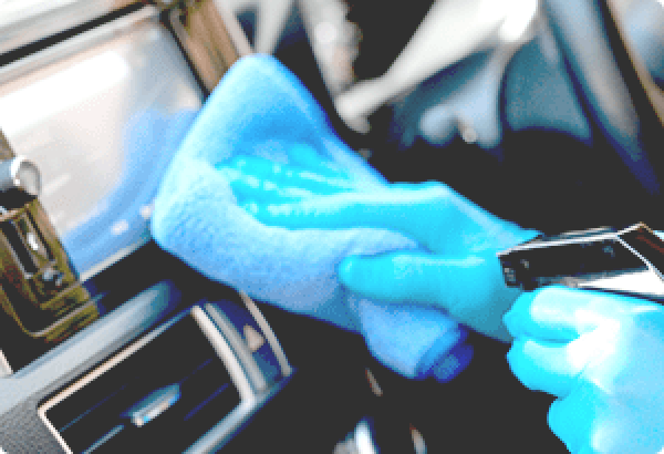 車内に灯油をこぼしてしまった！気になるクリーニング方法を徹底解説！サムネイル